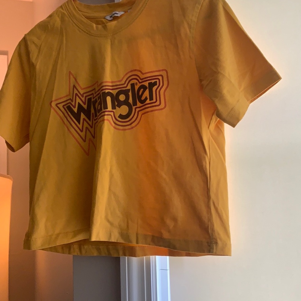 Cute crop vintage wrangler tshirt!